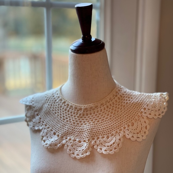 Vintage Oversized Ivory Lace Scalloped Crochet Cotton Detachable Doily Collar - Picture 1 of 5